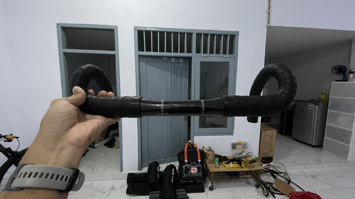 AjitamaAntonius's tweet photo. #wts #fnfjb dropbar Thomson carbon original 420mm
overall mulus no minus, bartape like lizard skin new belum robek, bar end alloy warna ungu bisa hitam bisa.
Prefer cod ya guys karena carbon saya takut ngirimnya hhe
Rp 2.000.000 📍Tangerang Kota https://t.co/NDjNjrvcXt