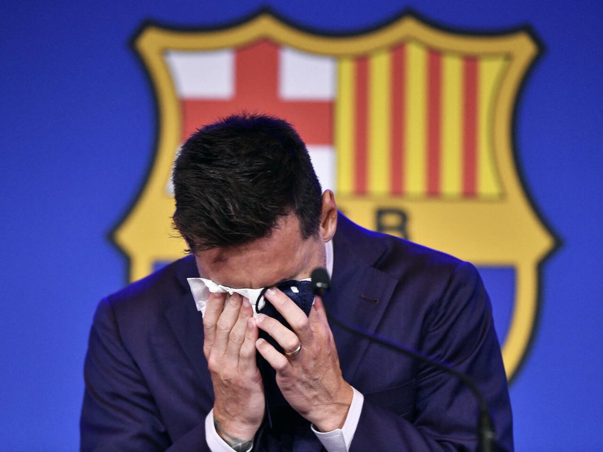 mo07o07's tweet photo. No olvidaremos cómo hicieron que Messi se fuera llorando y no fueron sinceros con él, a pesar de ser la razón principal de su llegada a la presidencia. Nos privaron del mejor jugador de la historia. Es hora de que paguen el precio y se vayan. #LaportaDimision https://t.co/PZAZUU9y1G