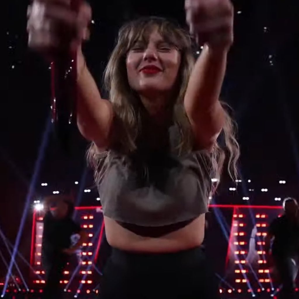 Laura (Taylor's version) tweet media