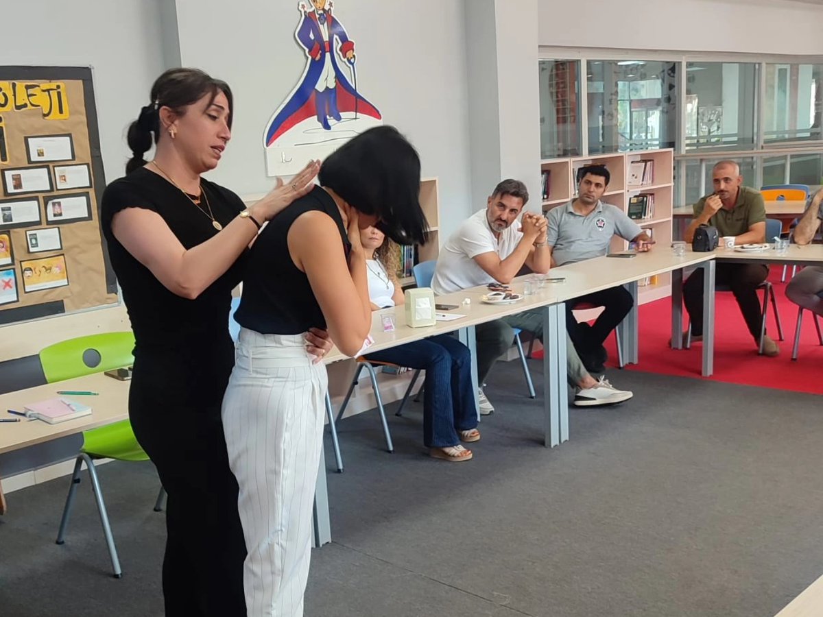 Hızır İlk Yardım Eğitim Merkezi İlk Yardım Eğitmenleri <a href="/MazmanEmine/">Emine Mazman</a> ve Fatoş AYDIN tarafından İskenderun ve Belen Kampüsü ögretmenlerimize Sağlık Bakanlığı onaylı "İlk yardım ve OED Eğitimi" verilmiştir.
Eğitim yöneticilerimize ve katılımcılarımıza teşekkür ederiz.