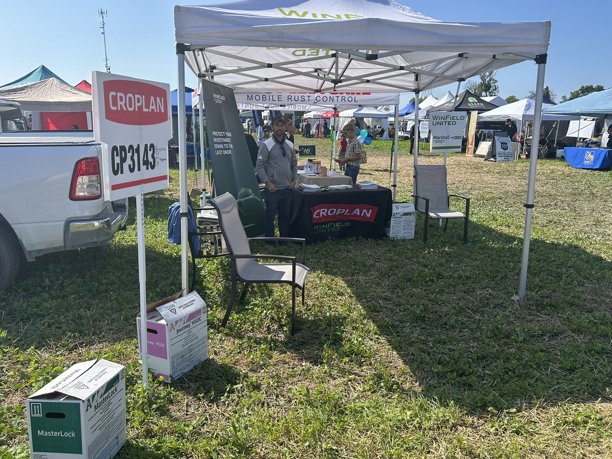 ChaddTaylor1's tweet photo. Day 2 of the Hasting County Plowing March!  Sun is shining, great day!  Come visit us  at the corner of Quinte ave and Sidney st.  Here at Clayvale farms in stirling!   #croplan #winfieldunited https://t.co/7sQM8VIebf