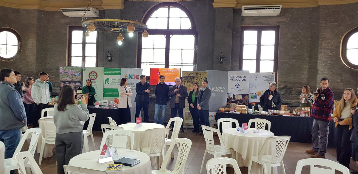 ANDEUruguay's tweet photo. 📍Comenzó en San José la Ronda de Negocios de la región Sur, para que empresas de Canelones, Colonia, Flores, Florida y San José conecten oferta con demanda, y puedan expandir sus mercados. 💹
Apoyan @camindus @ccisanjoseuy @sanjosegobierno
@ruralSJ
#CentroPyme 🤝 https://t.co/OSk6MqNCwZ