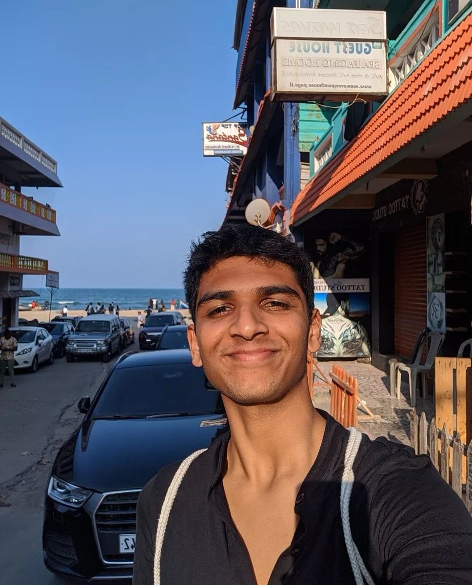 akash 𓅰 tweet media