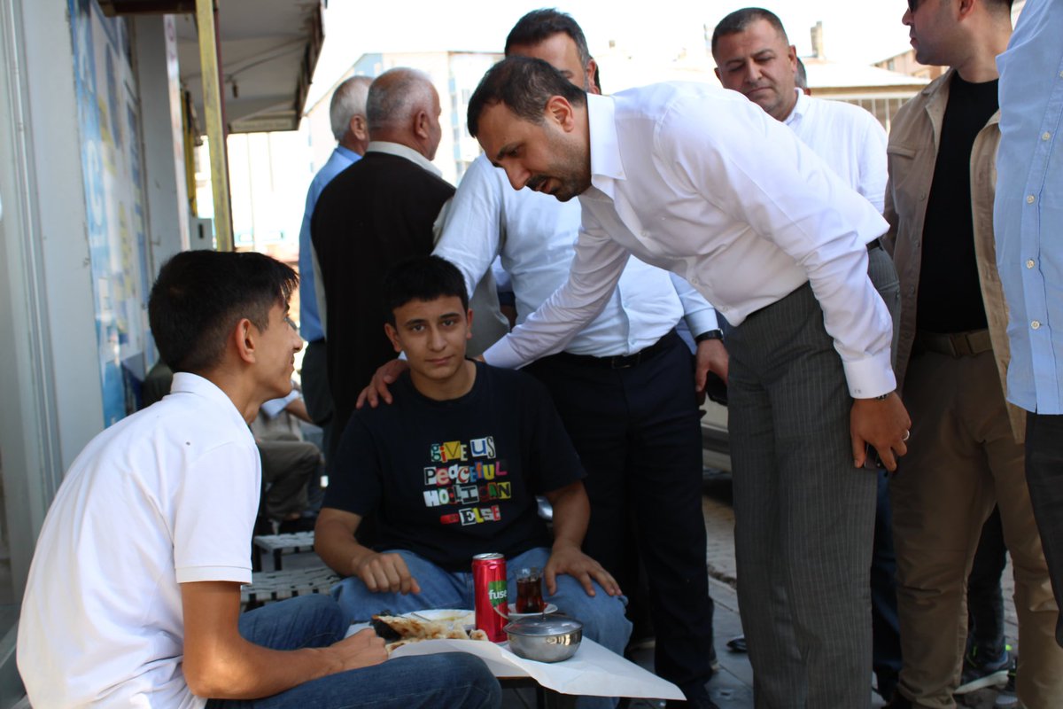 T_Bedirhanoglu's tweet photo. 📍Ahlat

#Esnaf’larımızı ziyaret ederek sohbet ettik.

Sıcak muhabbetleri ve samimiyetleri için teşekkür ediyorum.

#SevdamBitlis https://t.co/Z0l5yaVo2b