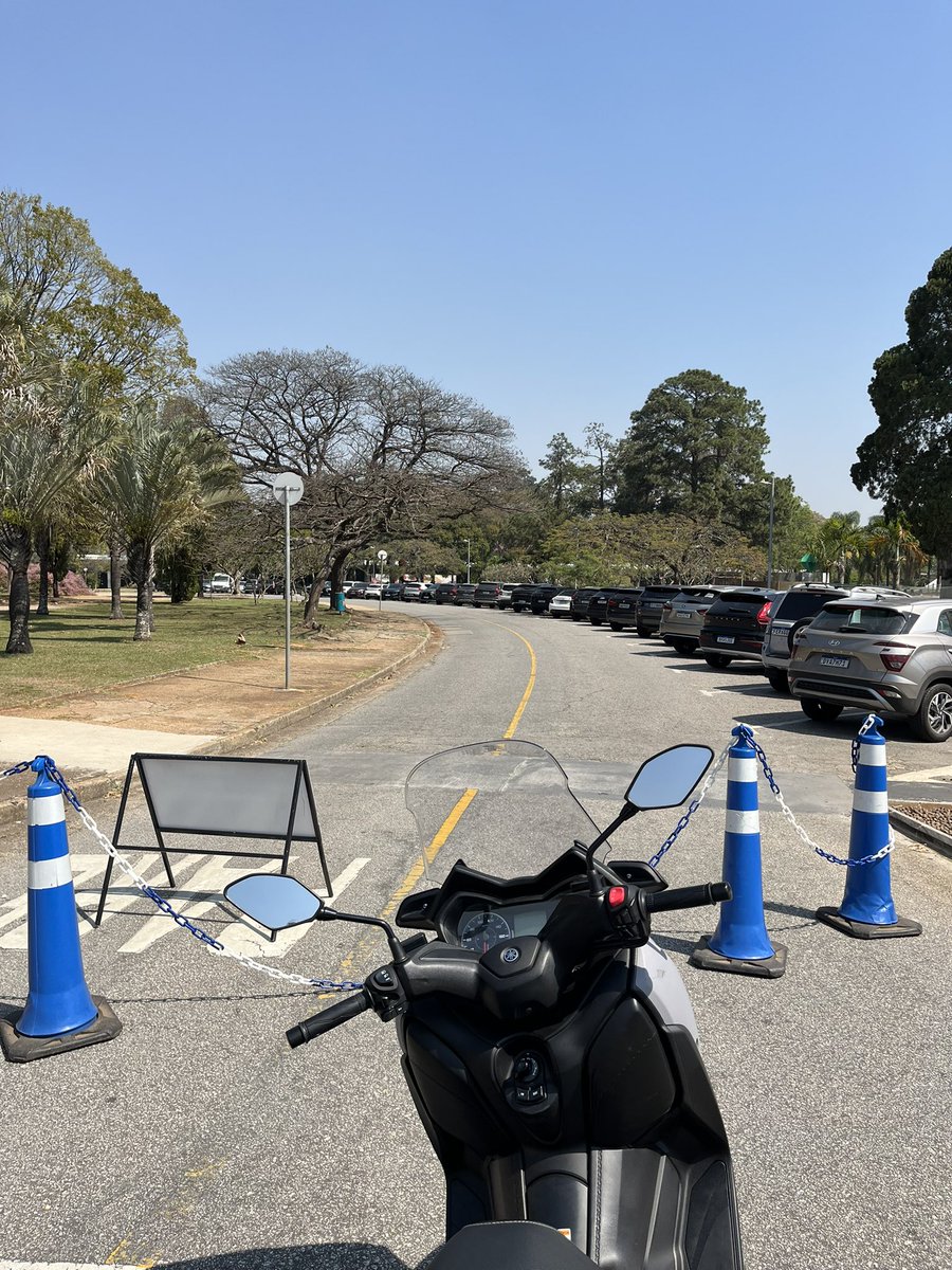 djrcampos's tweet photo. Alo @BienalSaoPaulo @IbirapueraPark oque estão fazendo com o parque ???? Estacionamento fechado … alugado é isso mesmo …. Vergonha … palhaçada isso !!! https://t.co/MIWqk5JZKw
