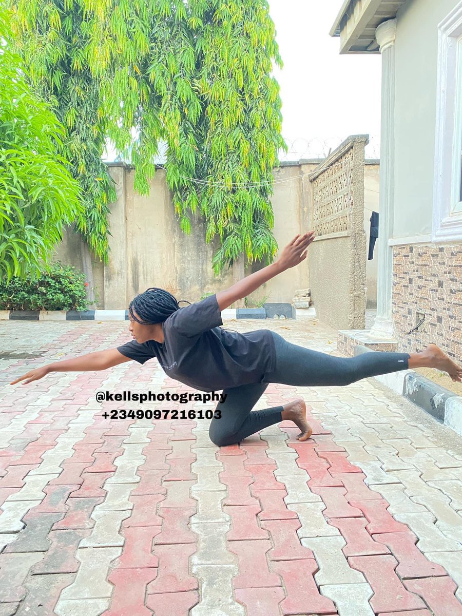 Kellsphotograp2's tweet photo. The set up.       Vs.   The Result .

 I am a mobile photographer,and I took these photos using my mobile phone.
      Kindly retweet when you come across this🙏

"South Africans"  Hauwa  “Bolt for Bolt” https://t.co/n4NxiUKt1M
