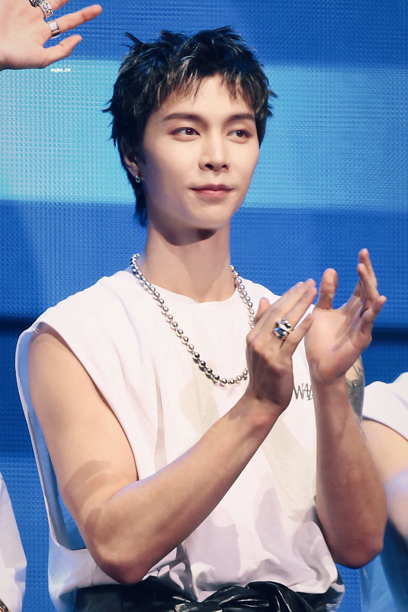 240822

#쟈니 #johnny #서영호 
#NCT127