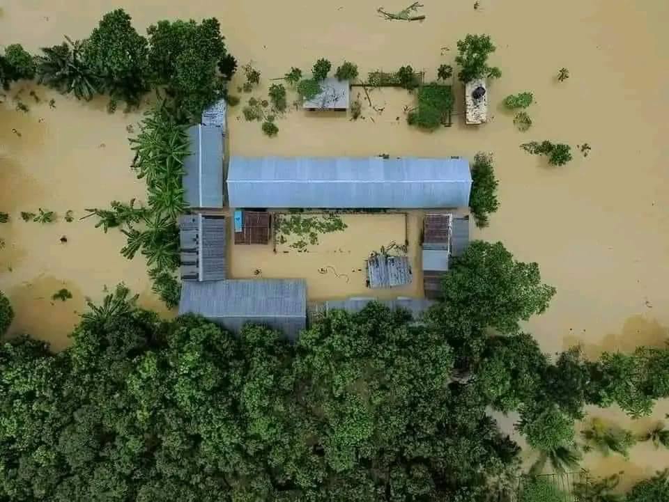 __sazia__'s tweet photo. Israel 🤝 India 
No difference between them #FloodInBangladesh
#SaveBangladesh #BoycottIndia #BangladeshFlood #PrayForBangladesh #ShameOnIndia #IndiaOut https://t.co/8k4LdtLm9M