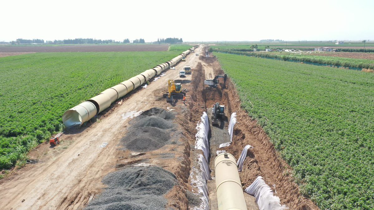 Genel Müdürümüz Hatay programı kapsamında Reyhanlı Barajı Deprem Hasarı Rehabilitasyonu, Reyhanlı Barajı Sulaması 1. Kısım  Karasu Regülatörü ve Derivasyon Kanalı İnşaatlarında incelemede bulunarak projelerde gelinen seviyeler hakkında bilgi aldı.