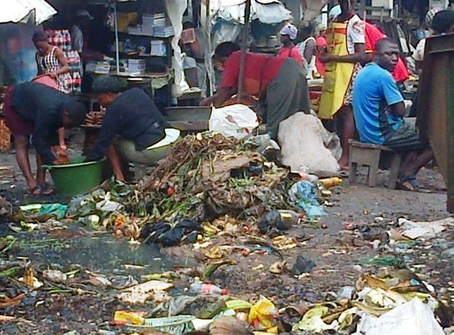 Planoscam2024's tweet photo. La gestion des déchets est un défi crucial à Yaoundé. Découvrez comment des initiatives locales et des solutions innovantes peuvent aider à transformer notre ville en un lieu plus propre et plus sain.  #Environnement #Salubrité #CIMPA #Propreté #insalubrite #Yaounde #Cameroun https://t.co/pDPL1PtYXQ