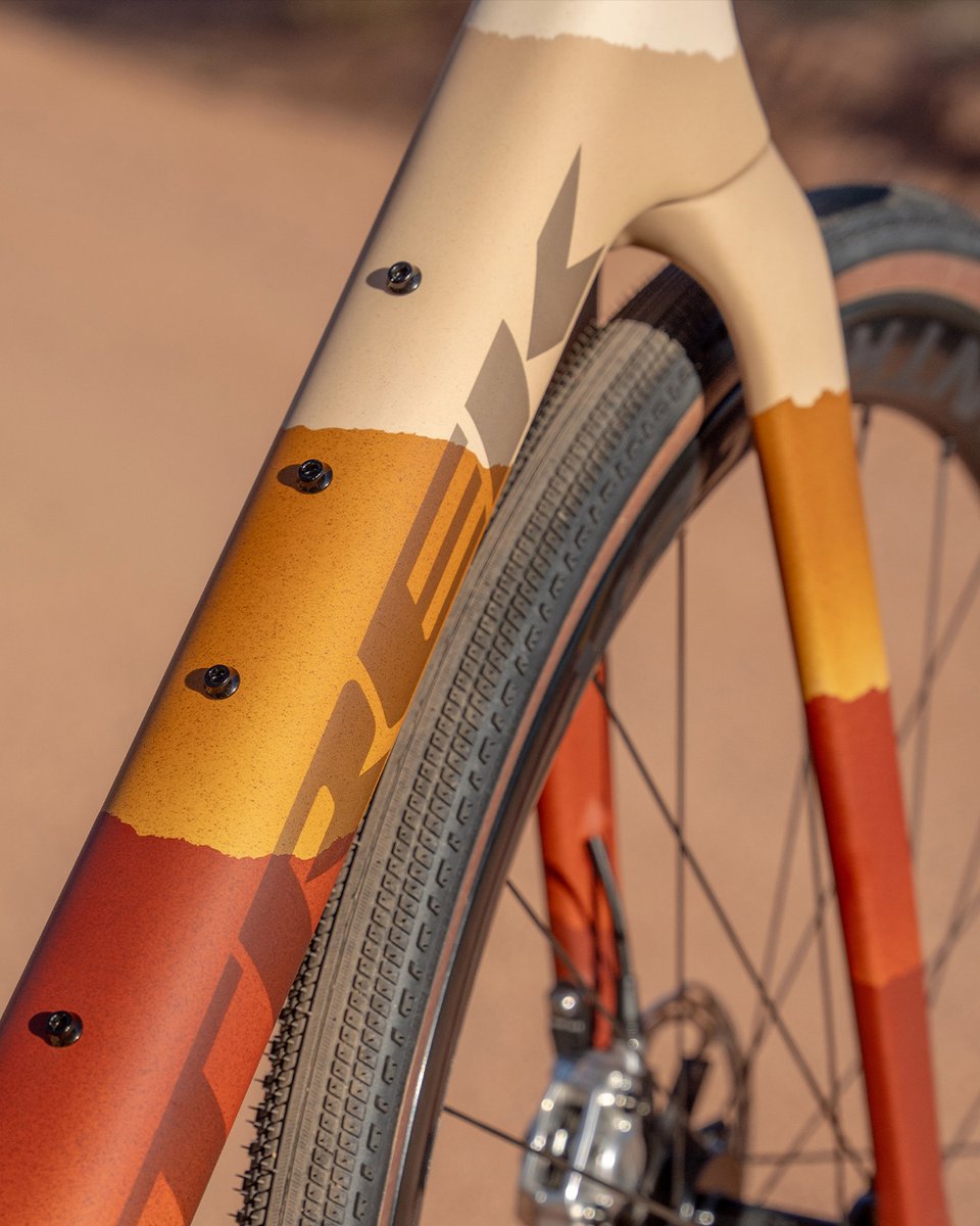 Sometimes your ride is the view 🏜️🚲

All-new Raw Lithos Project One ICON paint utilizes organic pigments to create a picturesque paint scheme inspired by the land we live and ride on.

Available exclusively on the all-new Checkmate SLR. Customize yours at trek.bike/ExploreProject…