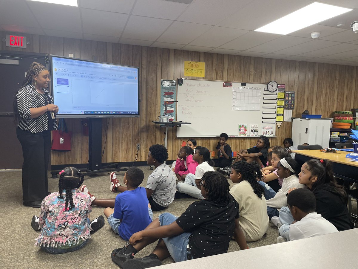 MrMolander's tweet photo. @MiguelinaSimmo4 joined us for our morning meeting today! #APofTheYear #FeelinGoodInFifth @HumbleISD_RCE https://t.co/PnvaE638a8
