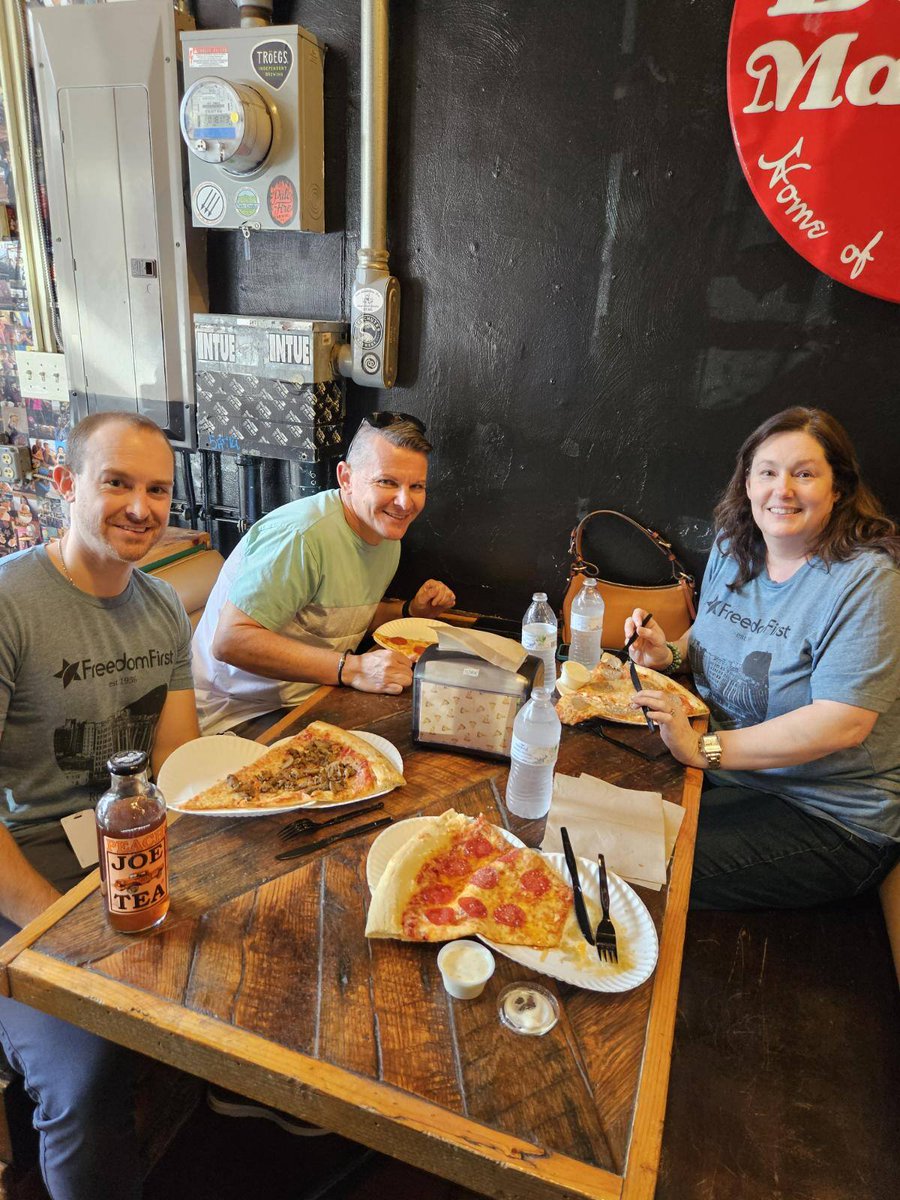 FreedomFirstCU's tweet image. Yesterday we had an awesome time at Benny Marconi's for a super fun cash mob and delicious lunch. If you haven't heard of cash mobs, it's all about supporting local businesses and shopping locally. #SupportLocalBusiness #CashMob 🎉🍕