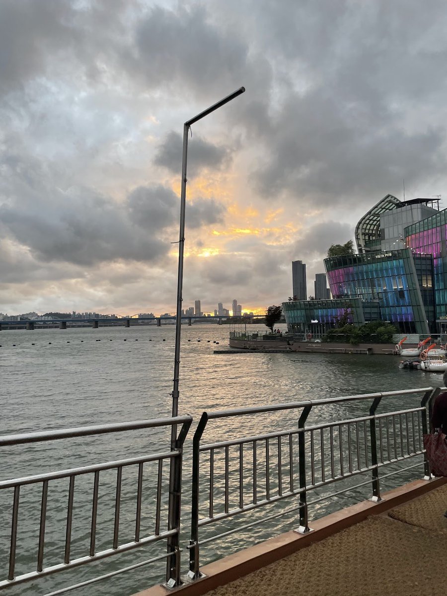 TheWoonghee's tweet image. The fantastic @ICMRBS banquet dinner has made me very proud of being a part of the organizing committee and a Korea-born scientist. #NMRchat