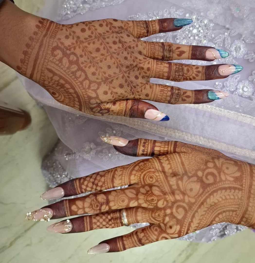 footfetishindia's tweet photo. #hand #finger #hinna https://t.co/8GVPlJR4GH