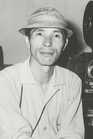 위키피디아에서 이력을 찾아보니 57년도에 홍콩으로 초청되어 촬영감독으로써 74년까지 쇼브라더스 영화를 비롯하여 이소룡의 맹룡과강,호금전의...