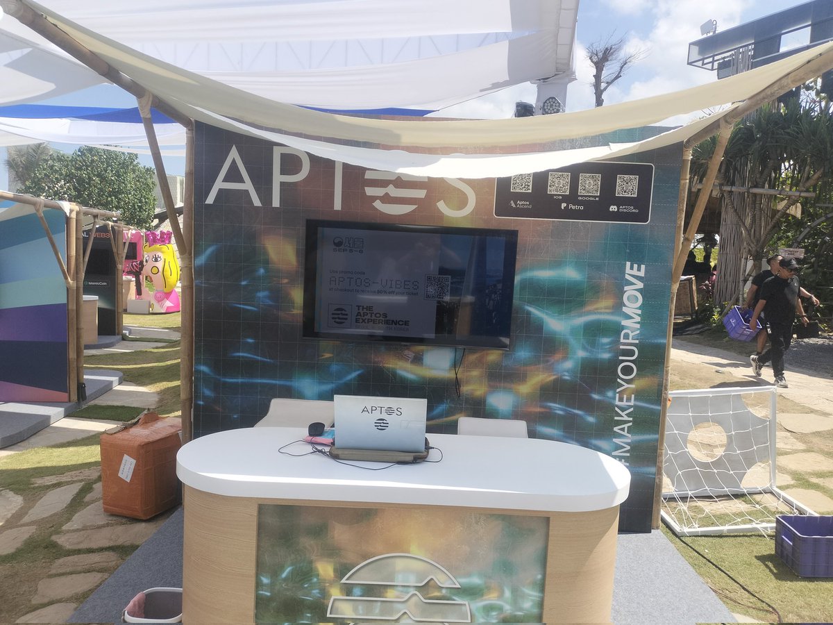 Aptos_Indonesia's tweet photo. @Aptos secara resmi hadir di Bali - Indonesia untuk mengikuti event tahunan yang diadakan oleh @CoinfestAsia 

Antusias Crypto lover sangat besar kepada aptos dengan banyak orang yang mengunjungi booth kami pada hari pertama ini🌐⚒️🔥 https://t.co/WHgj6iQgjO
