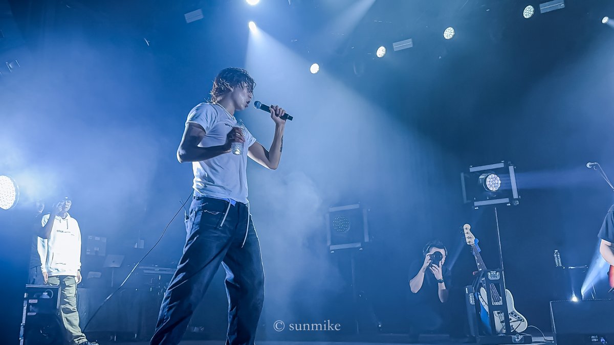 Sun_mike2022's tweet photo. Some pics i took during the toronto concert pt.2 #coldeontour #coldeonblueprint #khiphop #krandb #Coldeontour https://t.co/QBvlH3SIc8