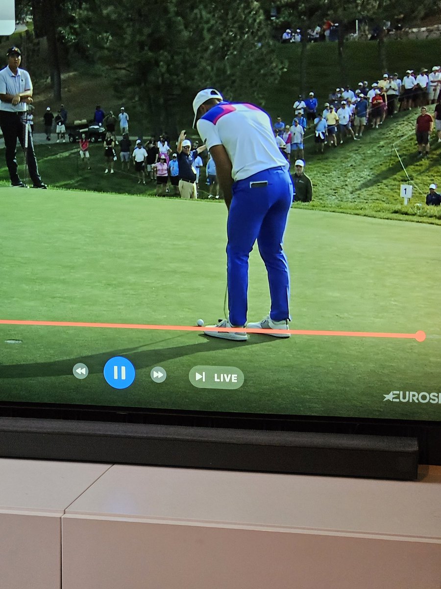 RandenFrode's tweet photo. Hovland i M sport farger i BMW Chamionship, må bli bra#ESNgolf https://t.co/SxhBQRoWcH