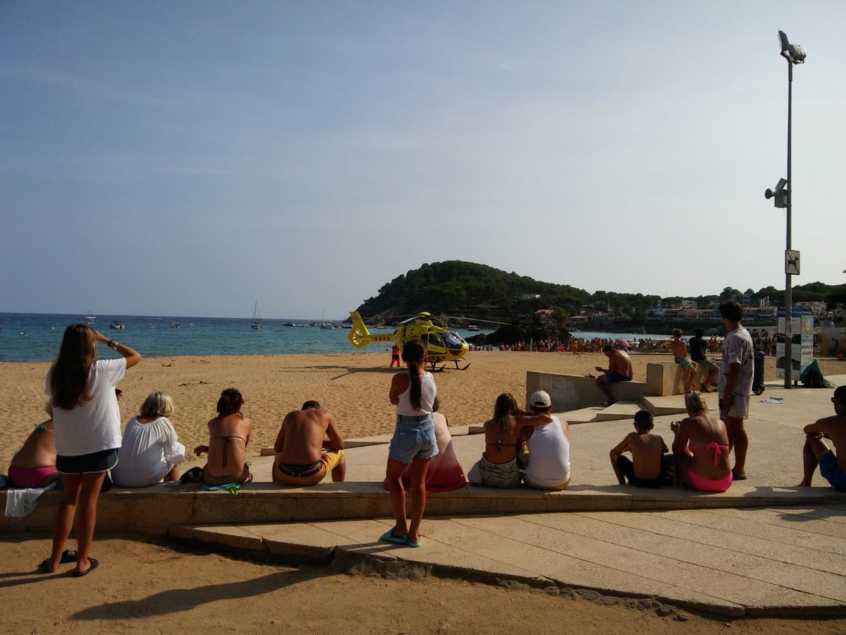 Bufalvent20's tweet photo. Salvament a #lafosca #palamos https://t.co/XETPR6Hxjv
