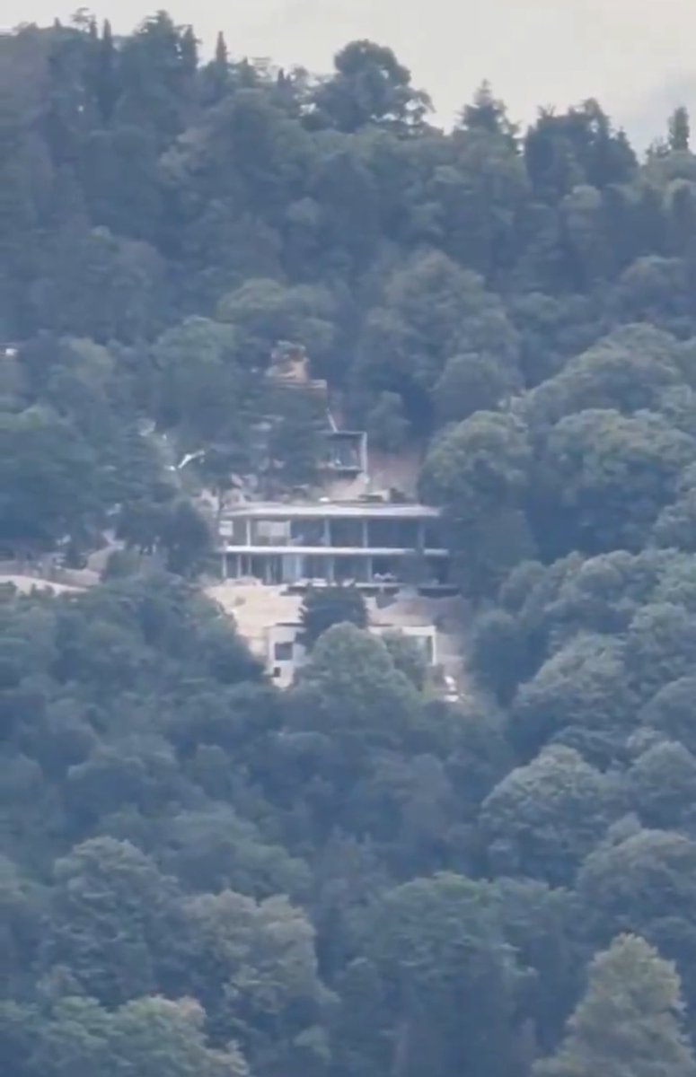 Ekrem İmamoğlu’nu ve CHP’yi bitiren fotoğraftır. CHP’li herhangi bir siyasetçinin veya medyacının para, ağaç, dürüstlük, eşitlik, çevre, orman, yasa, kanun, hukuk, hizmet kelimelerinden birini söylediğini gördüğünüz anda konuyu bu skandala bağlayın ve susturun. #VaniköySkandalı