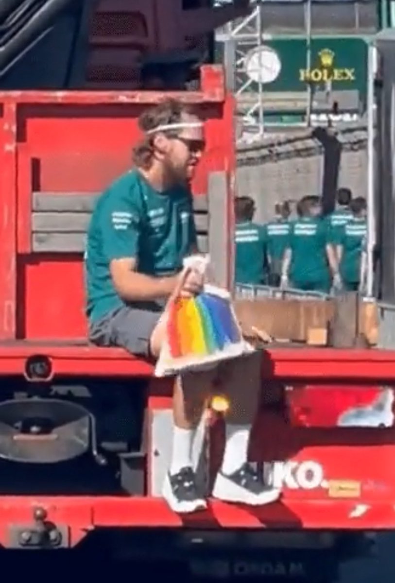 F1ToRuleThemAll's tweet photo. 🌈 https://t.co/s2jqXBwvkp