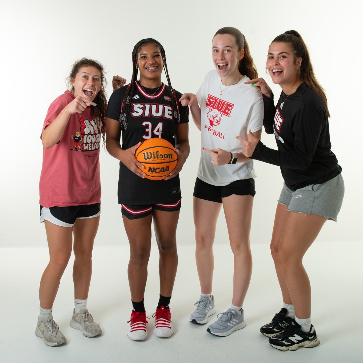amayaredd23's tweet photo. Cougars? ❤️🖤 #officalvisit https://t.co/0qkQXV7EVy