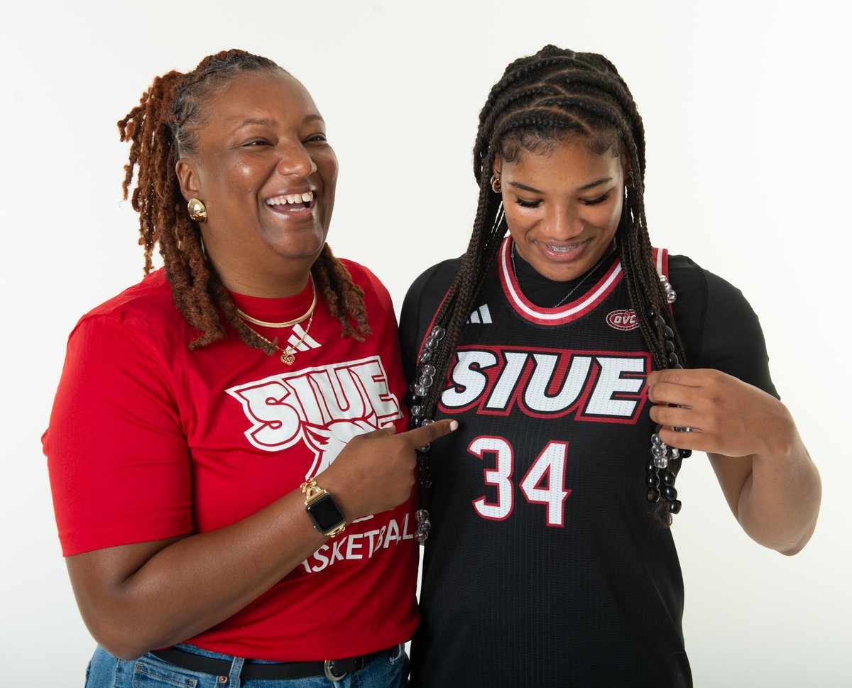 amayaredd23's tweet photo. Cougars? ❤️🖤 #officalvisit https://t.co/0qkQXV7EVy