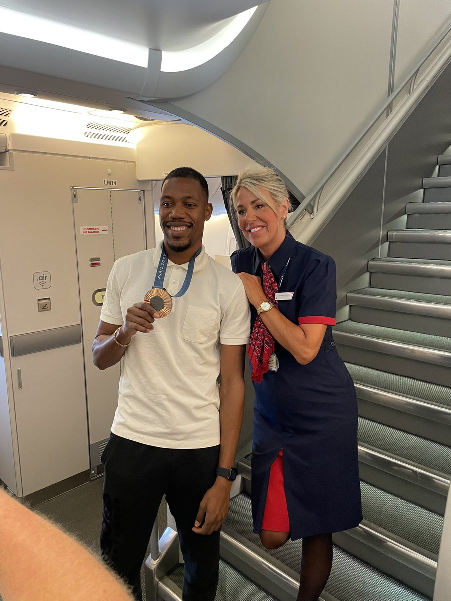 On a recent flight, I got invited into the cockpit of an Airbus 380 by British Airways pilots and they made me feel very welcome! 

I want to give a huge shout to the pilots and awesome crew. 

Thank you 😊 ✈️ 

#GoodEnergy #NotAnAd