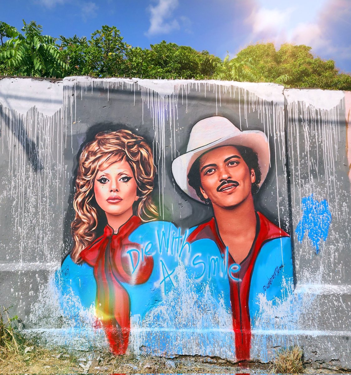 WSmivill's tweet photo. Casal que pinta juntos, permanece juntos 🎨❤️🇧🇷 tem fãs mais lindos e calorosos do Mundo que os fãs do 🇧🇷If the world was ending, I'd wanna be next to you @ladygaga @BrunoMars #DieWithASmile https://t.co/jsxKFE2mUj