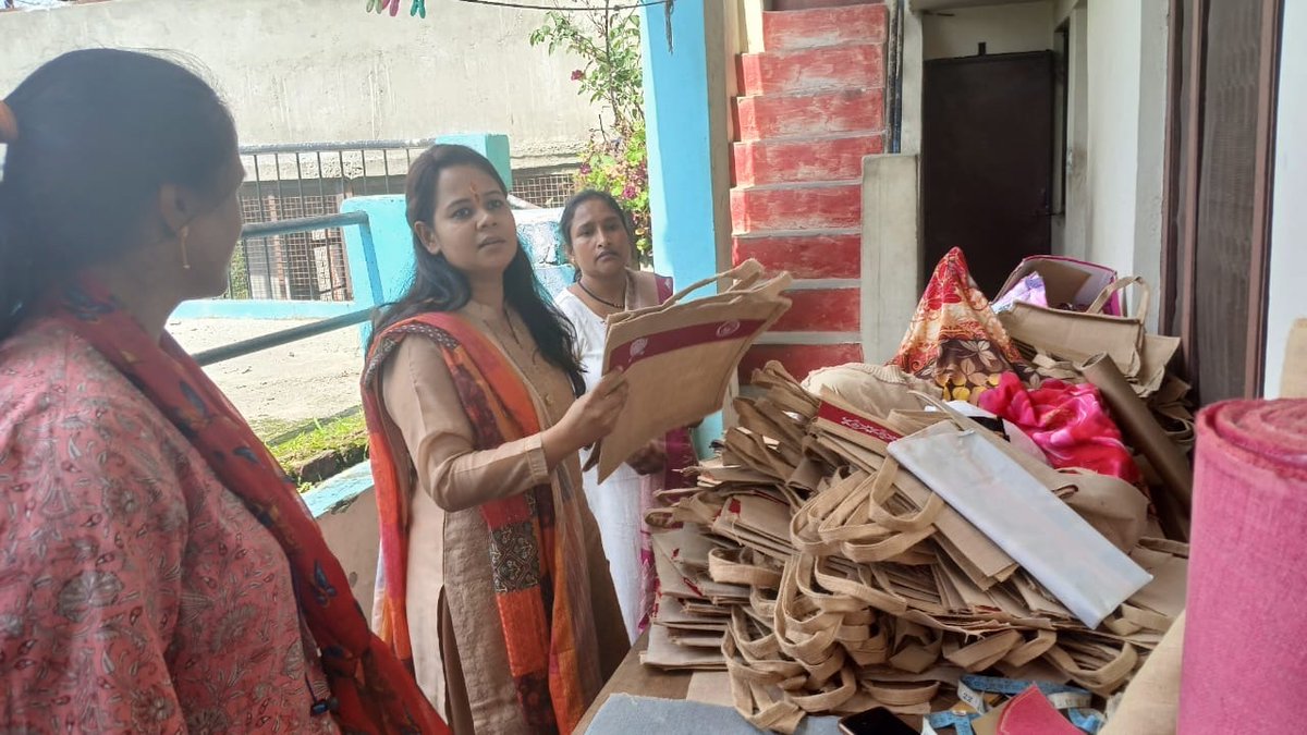 CDO_Almora's tweet photo. मुख्य विकास अधिकारी ने एनआरएलएम योजनांतर्गत गठित स्वायत्त सहकारी समिति का किया औचक निरीक्षण https://t.co/D3IvsmVAVT