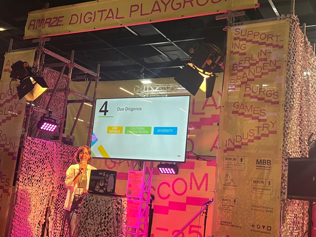 maloria's tweet photo. Thank you @Ninfa_dp and @AMazeFest for letting me be part of your #HyperTalks. Despite the tech glitches I finally took the stage! 🥰 https://t.co/OrWDTKNWti