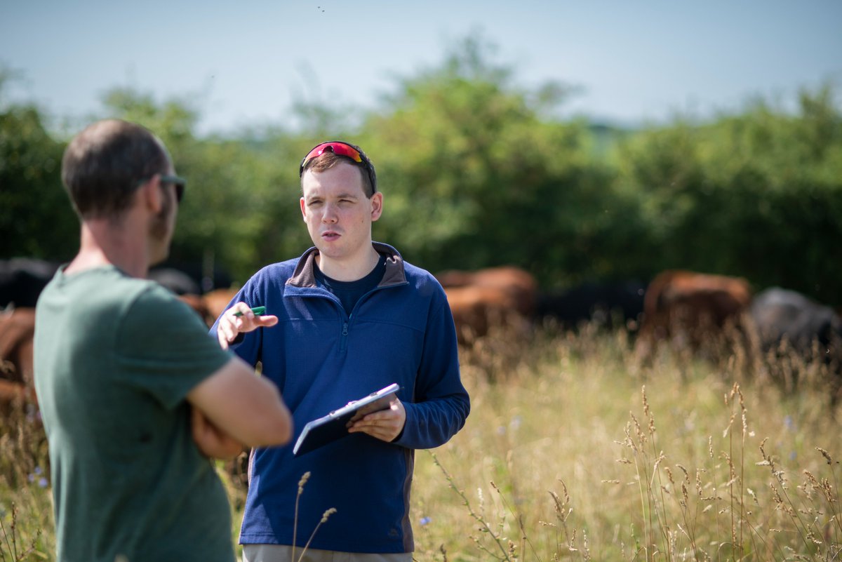 .<a href="/henry_grub/">Henry Grub</a>, a CEP PhD student, is out in the field with a game-changing study—vaccinating badgers to tackle #bTB! 🦡💉 

His work, supported by farmers and scientists, is making UK headlines. Well done to Henry and @officialzsl! 👏