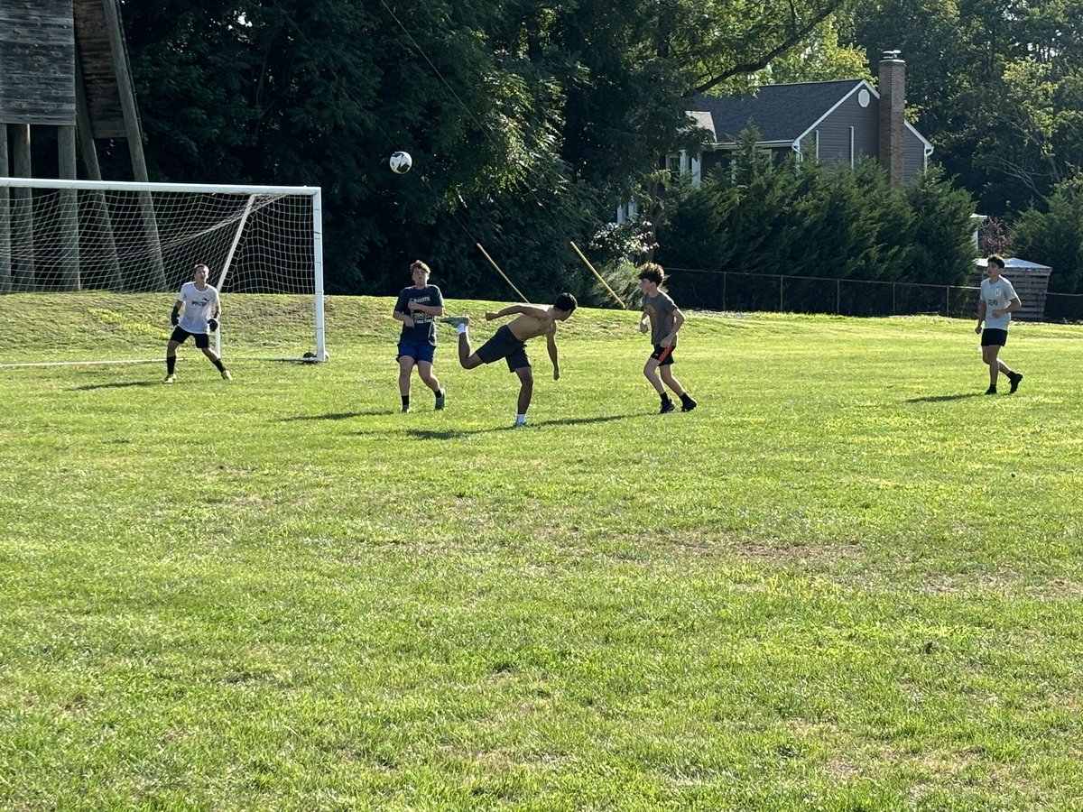 CoachDMiddN's tweet photo. Another great training session and opportunity to get to know our teams, strengths, and weaknesses. #LovingTheWeather. https://t.co/VqONE2OeXn