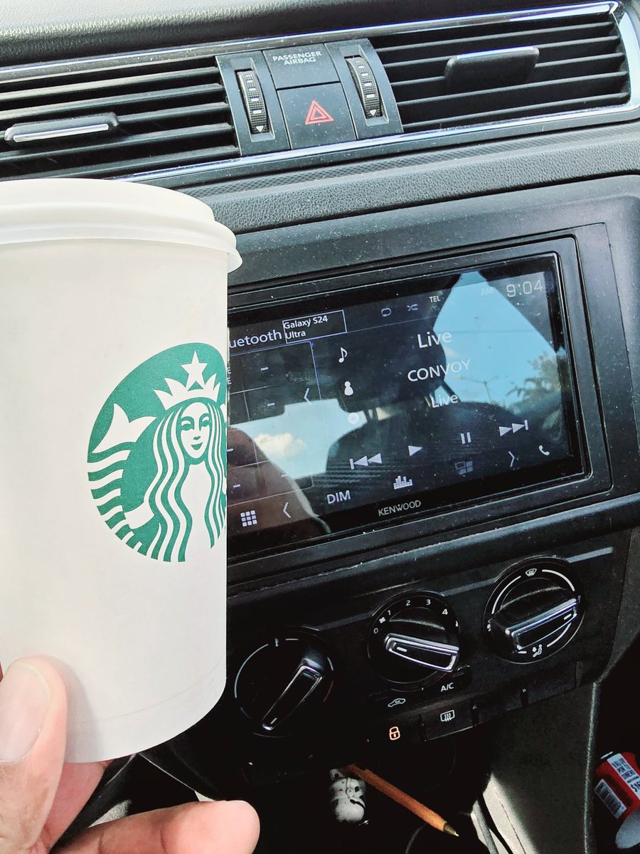 nikostroke's tweet image. Cafecito, Lou Reed, convoy, @ruleiro, @eltalcha que chingados más puedo pedir para empezar la semana #clubpoderoso