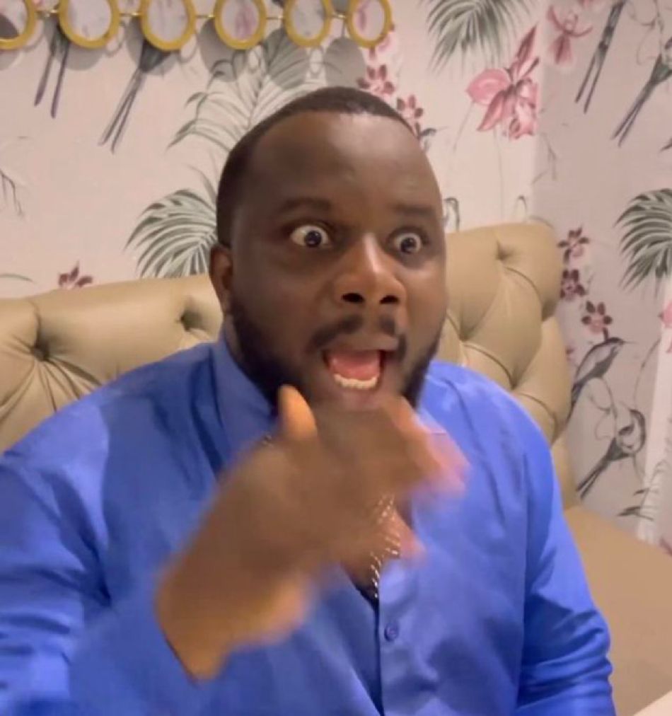 the_cruisetv's tweet photo. We observed that Enisa had unfollowed all Twitter NG accounts....

....including Davido.

Why tf would she unfollow 001??? 🤔

We also observed that she was following a certain finished ghanaian artiste (Shattawale)

Eheh hennnnnn???? https://t.co/1V7xknKdTn