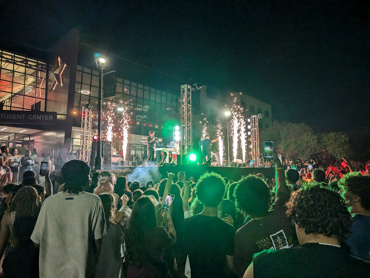 In_Depth_Events's tweet image. 🎉 What an incredible day at the Texas State University Jumpstart event! Freshmen and new transfers came together to kick off their #TXST journey at the LBJ Mall. The energy was electric as new friendships were formed and excitement for the year ahead filled the air!