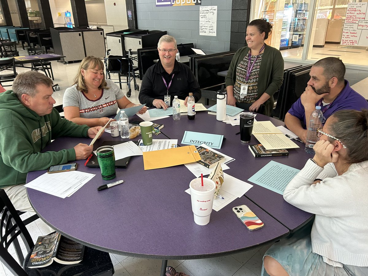 Woodside is deep into learning about the Congressional Medal of Honor: Character building to enhance the ‘5 R’s’ of Woodside (Reason, Respect, Responsibility, Right, &amp; Resilience)! #oneNNPS