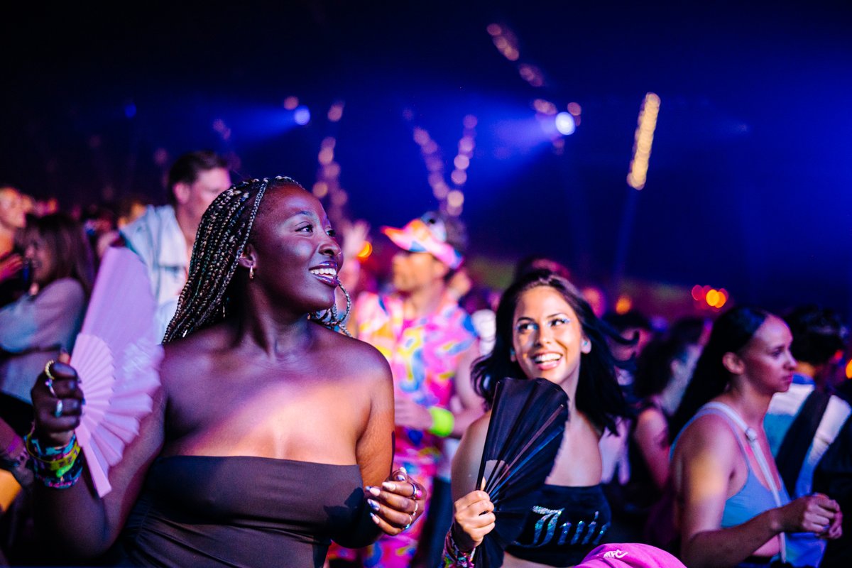 Rapid_Razor_Bob's tweet image. 📸🫶 Festival fotodump! Bart Heemskerk, Max Kneefel en Martin Hols waren tijdens #LL24 op pad om alle hoeken van het festival vast te leggen. Spot jezelf tussen alle foto's, check ze via bit.ly/3MhpaYs #LLFest