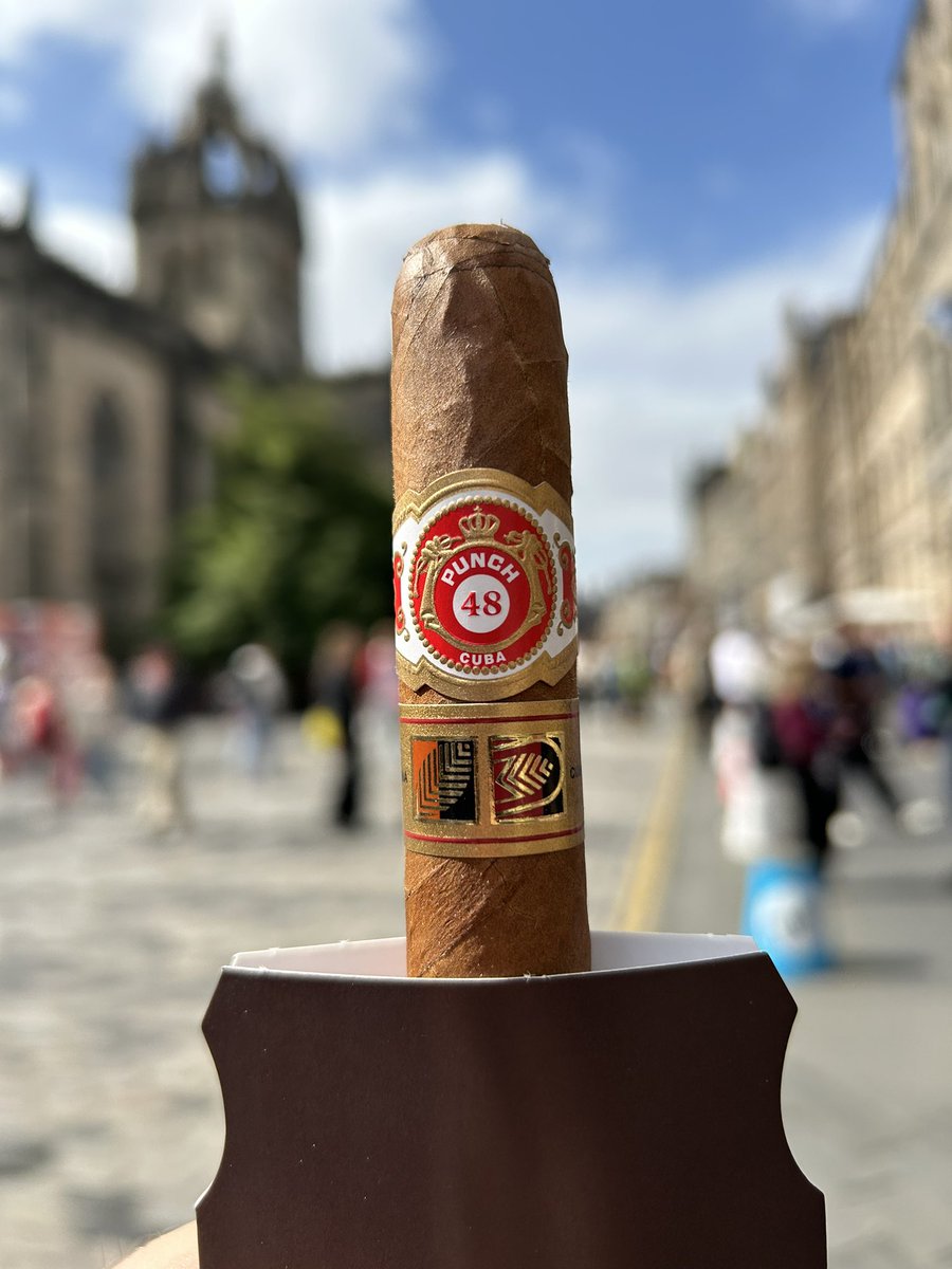 London Cigar Smoker tweet media