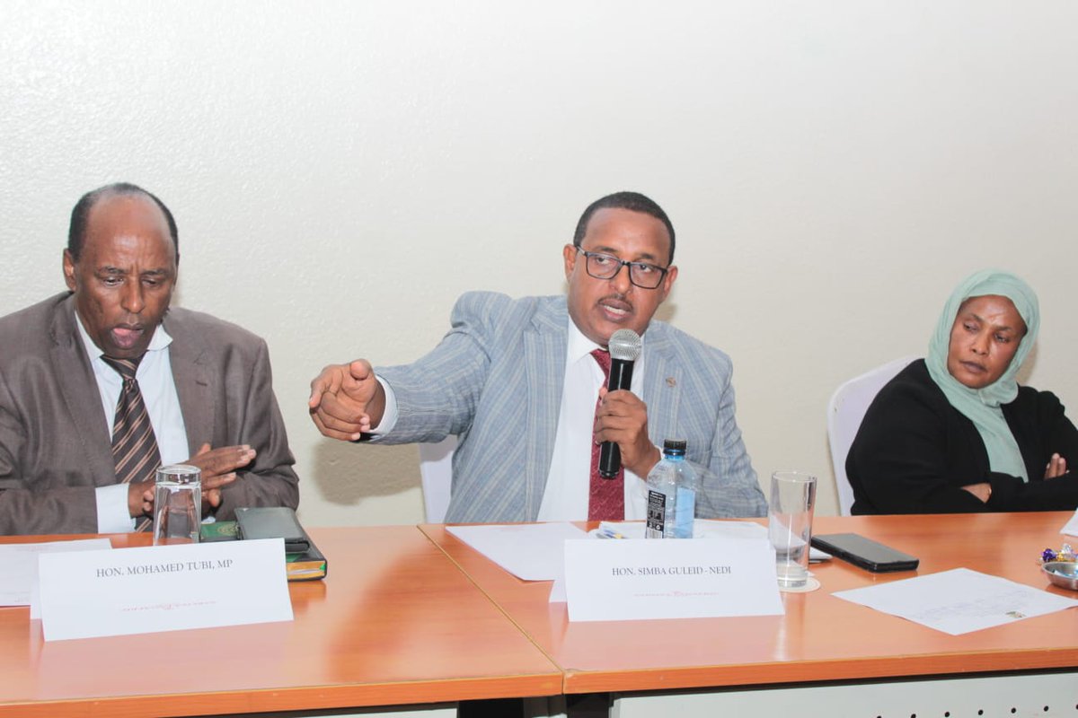 FCDCKenya's tweet photo. A stakeholders' meeting, chaired by #NEDI Coordinator Mohammed Guleid, resolved the impasse between local residents and contractors on the Horn of Africa Gateway Construction project. Construction will resume immediately. #HoaGDP #NEDI https://t.co/idypiYcH7L