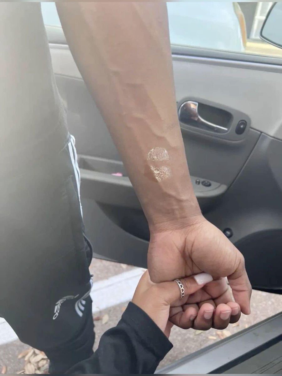 Prettyarii21's tweet photo. - Physical touch is my favorite form of intimacy >>> 🥺🤎 https://t.co/JDQtKCnMqm