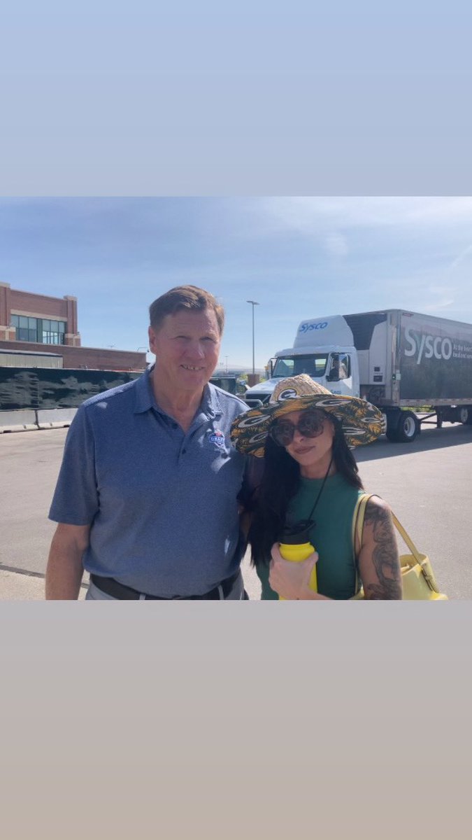 daniinthesnow's tweet photo. Me and my new bestie Mark Murphy. https://t.co/qkVYUWW39U