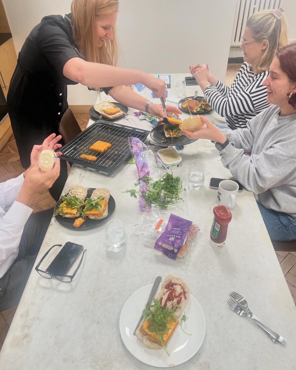 If these photos prove anything it’s that Hodson Architects know how to make a PROPER fish finger sandwich + keep house plants alive 🌱🐟🥪