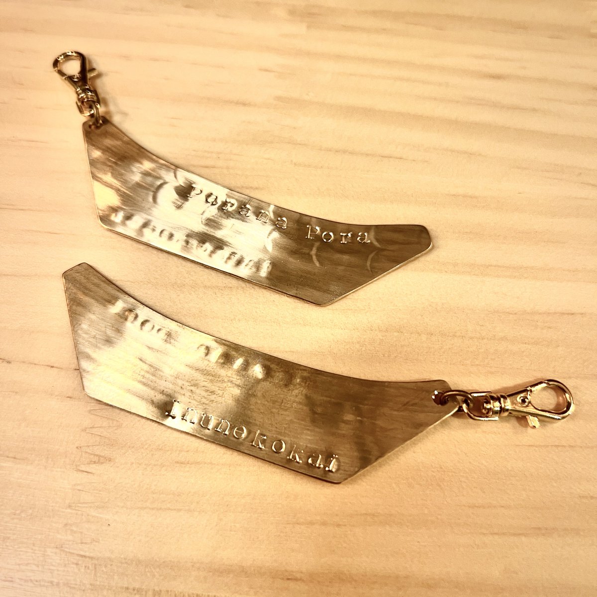 こちら、楽器提供とグッズ製作をさせていただきました！
オリジナルグッズのシンバルキーホルダーは数量限定品です！
初日を拝見させていただきましたが、お二方の細やかかつ丁寧な熱演、世界に入り込んだかのように感じさせる舞台美術や生演奏、、、どれも素晴らしくて贅沢な時間でした🙏🏻皆様是非に！