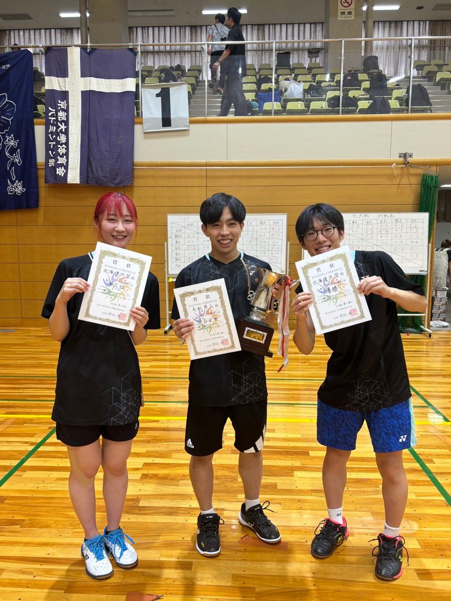 hubadminton's tweet photo. 8月11〜16日にかけて愛知県、中村スポーツセンターにて七大戦が行われました。

最終結果は
男子1位6勝0敗
女子 3位3勝3敗
となりました！また、男子最優秀賞選手に毛利隼人（4年）が2年連続で選ばれました！たくさんの応援、差し入れありがとうございました。

#七大戦
#バドミントン
#北海道大学 https://t.co/5Hrr2y3hU3