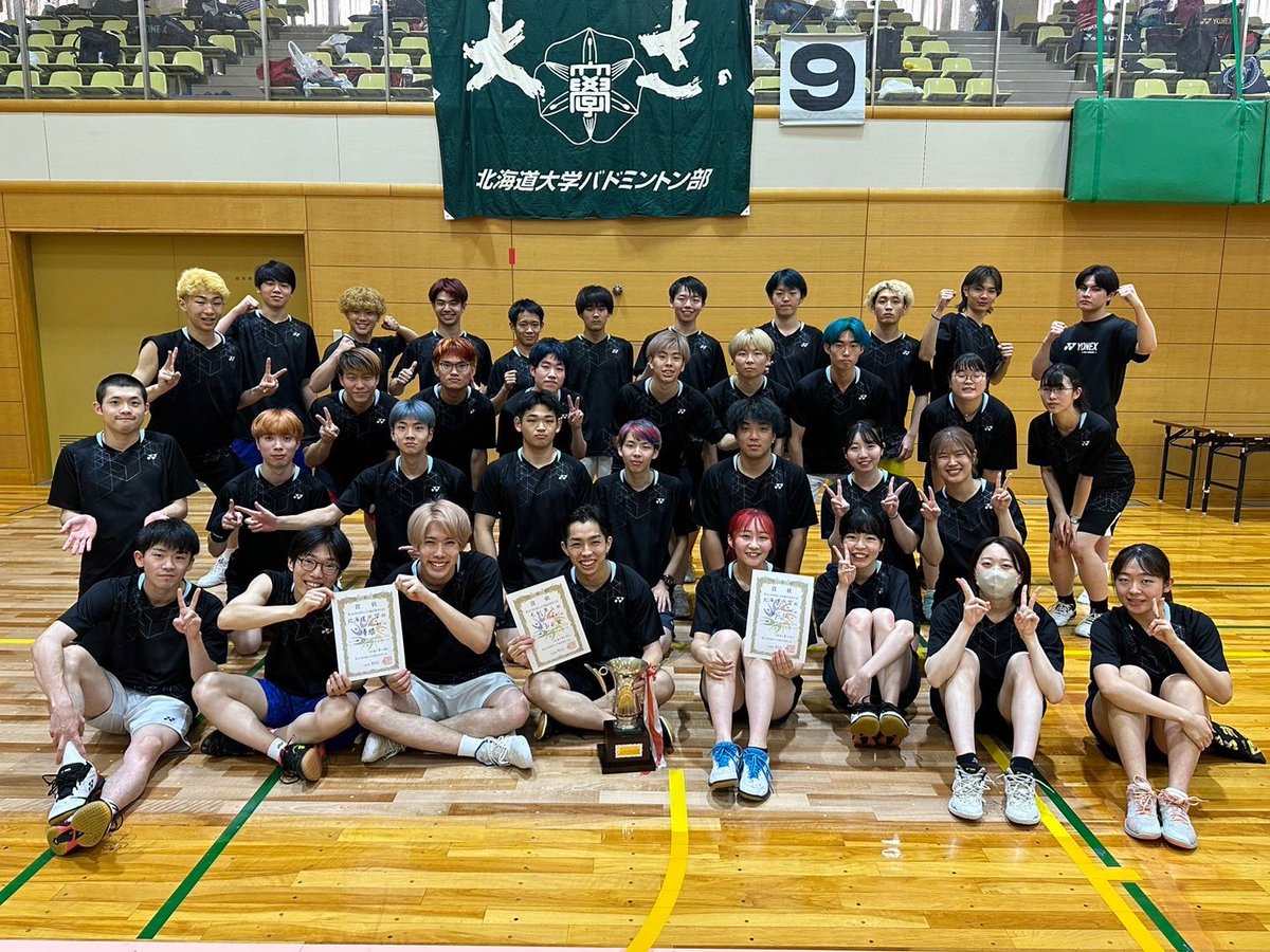 hubadminton's tweet photo. 8月11〜16日にかけて愛知県、中村スポーツセンターにて七大戦が行われました。

最終結果は
男子1位6勝0敗
女子 3位3勝3敗
となりました！また、男子最優秀賞選手に毛利隼人（4年）が2年連続で選ばれました！たくさんの応援、差し入れありがとうございました。

#七大戦
#バドミントン
#北海道大学 https://t.co/5Hrr2y3hU3