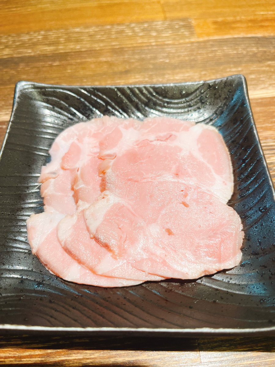 tamurajunichi's tweet photo. お昼ごはーん
RAMEN N'nで醤油スープのOGON(黄金)にチャーシュートッピング
#お昼ごはん #お昼ご飯 #ランチ #lunch #ラーメン #醤油スープ #ogon #ramen #ラーメンん https://t.co/MV5WuNh6ka