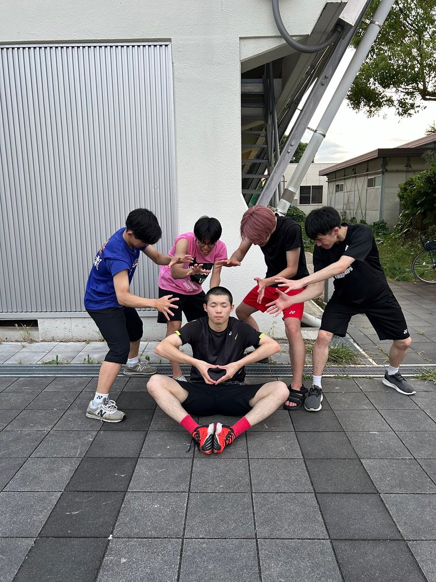 hubadminton's tweet photo. 七大戦で4年生は引退です。ありがとうございました😭 https://t.co/dd418COqDW