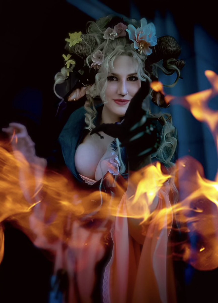 The Emperor 🔥
⊹
📸: @samvonlee + littleteapot_cosplay (IG)
⊹
Fearne belongs to Ashley Johnson for <a href="/CriticalRole/">Critical Role</a> 
#criticalrole #criticalrolecosplay